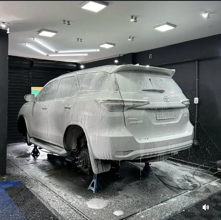 Toyota SW4 — Tratamento undercar na Karango Limpo em Aracaju