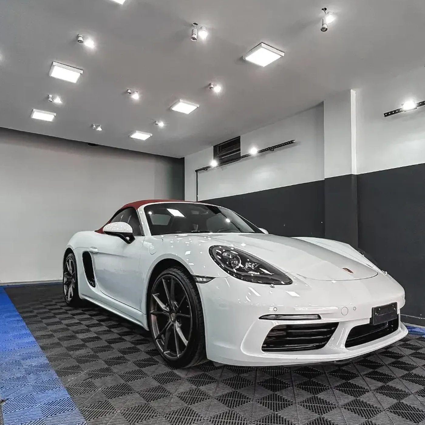 Porsche branca com pintura vitrificada